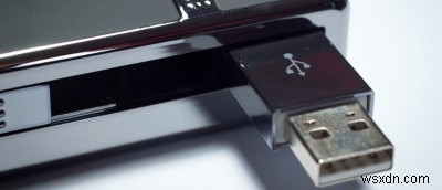 কিভাবে সহজে ডাউনলোড করবেন এবং উইন্ডোজে একটি USB লিনাক্স ডিস্ট্রো তৈরি করবেন