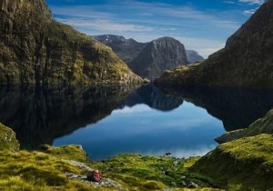 আপনার ডেস্কটপ ওয়ালপেপার হিসাবে Windows 10 লক স্ক্রীন ফটো সেট করুন 