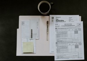 কীভাবে উদ্দীপনা চেক স্ক্যামগুলি সনাক্ত করবেন এবং কীভাবে নিজেকে রক্ষা করবেন