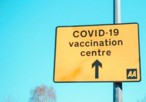 কীভাবে COVID-19 ভ্যাকসিন স্ক্যামের শিকার হওয়া এড়ানো যায়