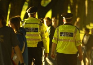 4টি পরিষেবা যা আপনাকে আপনার স্মার্টফোনের মাধ্যমে ট্র্যাক করে