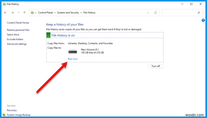 উইন্ডোজ 11/10 এ ফাইলগুলি ব্যাকআপ এবং পুনরুদ্ধার করতে কীভাবে ফাইল ইতিহাস চালু এবং ব্যবহার করবেন 
