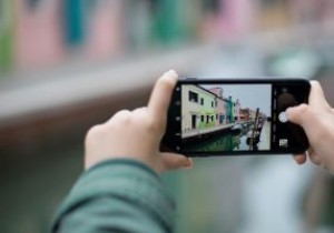 আপনার আইফোনে ফটো এবং ভিডিওগুলি কীভাবে লুকাবেন 