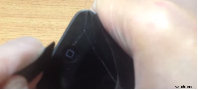 কীভাবে পানিতে ক্ষতিগ্রস্ত iPhone 5 মেরামত করবেন