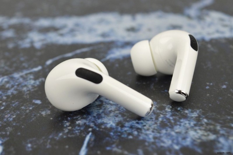 AirPods Pro সংযোগ বিচ্ছিন্ন করে চলেছেন? এই সমাধানগুলি চেষ্টা করুন