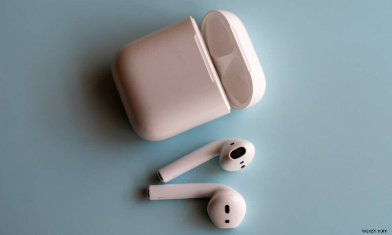 শুধুমাত্র এক কানে বাজানো AirPods ঠিক করুন