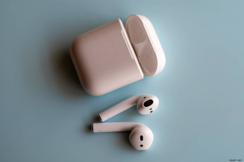 শুধুমাত্র এক কানে বাজানো AirPods ঠিক করুন