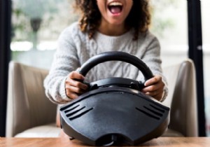 পিসিতে গেমের জন্য পিসি ড্রাইভিং হুইল কীভাবে সেট আপ করবেন