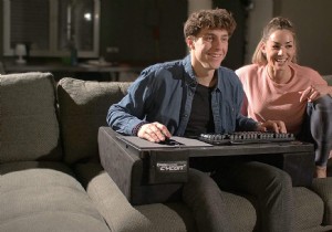 আপনার কোলে কীবোর্ড দিয়ে গেমিংয়ের সুবিধা