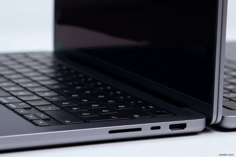 আপনার Chromebook একটি বাহ্যিক মনিটরের সাথে সংযুক্ত করুন:একটি ধাপে ধাপে নির্দেশিকা 