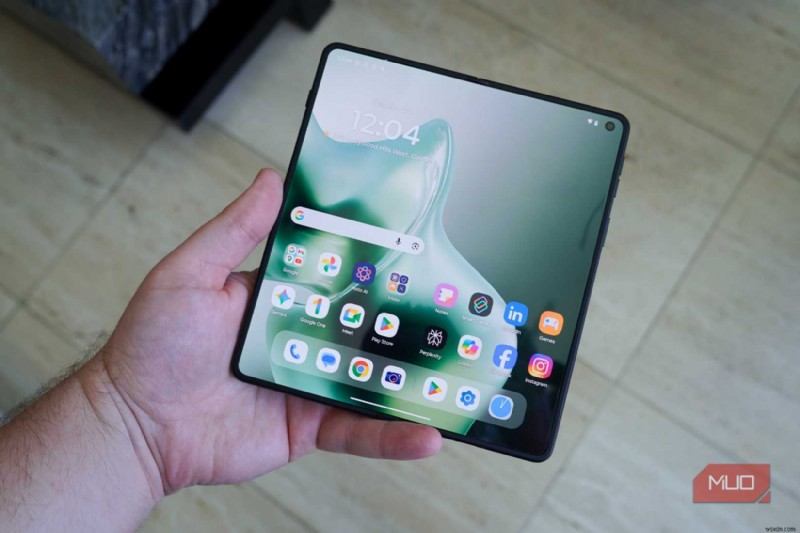 Motorola s Razr Fold:The Affordable Foldable যা Samsung এবং Google কে ছাড়িয়ে যায় 