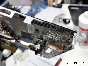 HP প্যাভিলিয়ন DV6‑3000 মেরামত গাইড:অতিরিক্ত গরম এবং ঢাকনা সংক্রান্ত সমস্যা সমাধানের জন্য নীচের কেস প্রতিস্থাপন করা 