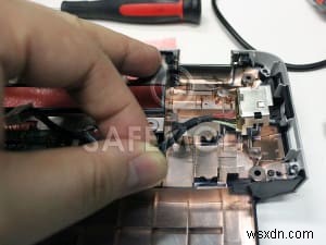 HP প্যাভিলিয়ন DV6‑3000 মেরামত গাইড:অতিরিক্ত গরম এবং ঢাকনা সংক্রান্ত সমস্যা সমাধানের জন্য নীচের কেস প্রতিস্থাপন করা 